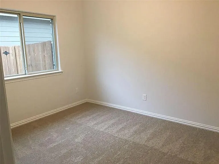 309 Lead Creek Dr — Photo 12