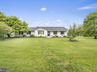 16045 Hamilton Station Rd, Waterford, VA 20197