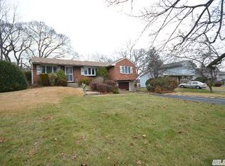 163 Boxwood Dr, Kings Park, NY 11754