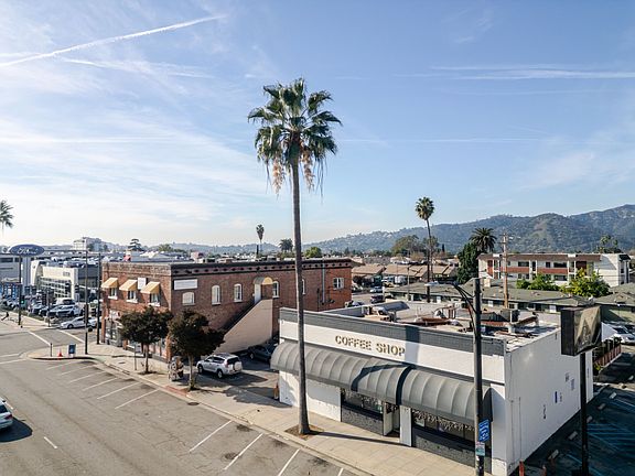 2nd image of 1013 S Brand Blvd