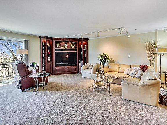 4th image of 1009 Bonnie Brae Pl APT 5B