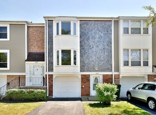 1927 Governors Ln, Hoffman Estates, IL 60169