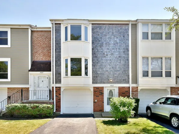 1927 Governors Ln, Hoffman Estates, IL 60169