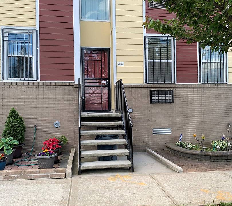1st image of 616 Egan St