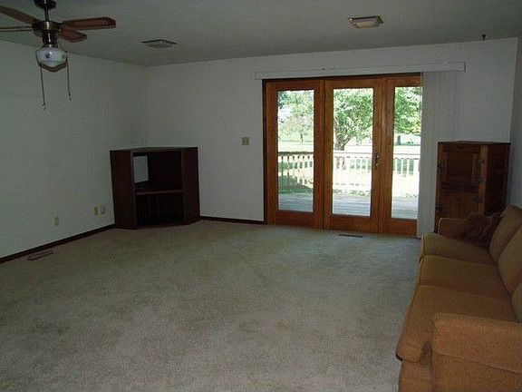 3rd image of 12 Saint Andrews Dr