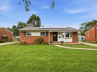 2147 Parliament Dr, Sterling Heights, MI 48310