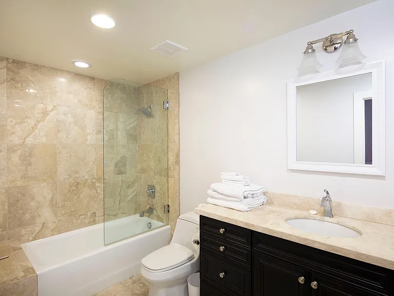 553 Stratford Ct — Photo 28