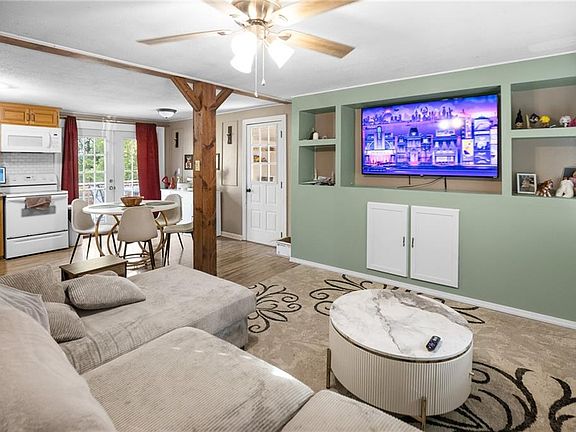 3rd image of 2402 Park Lane Dr