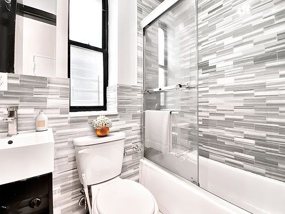 5th image of 342 Manhattan Ave #5R