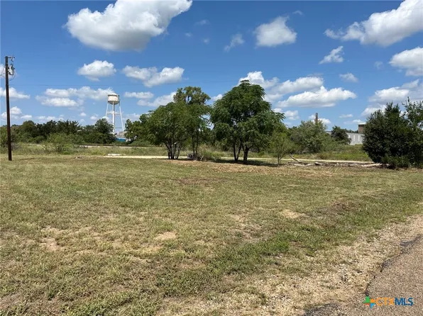 802 S Burleson Ave, Cameron, TX 76520