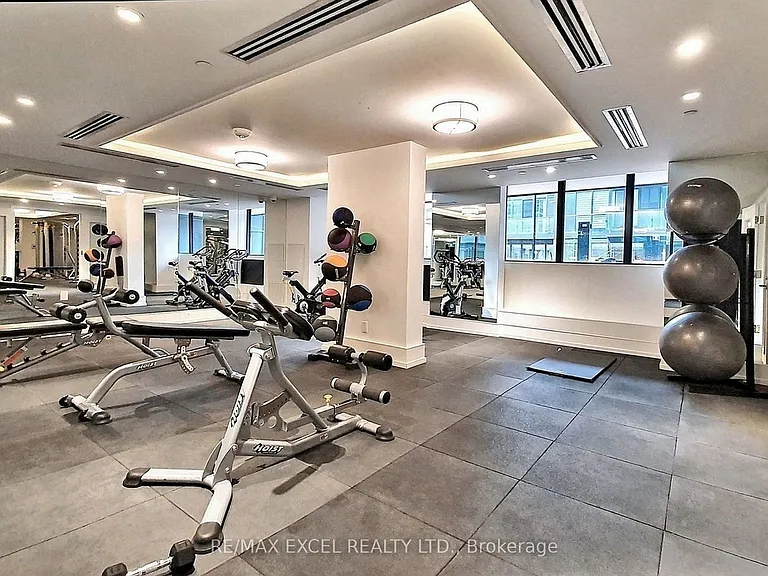 955 Bay St #404 — Photo 13
