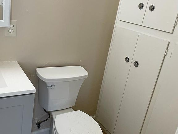 3rd image of 152 E La Verne Ave #6