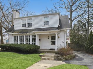 996 Chatfield Rd, Winnetka, IL 60093