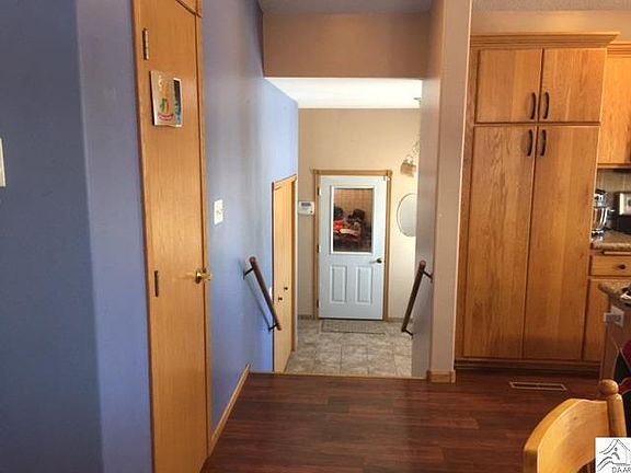 4th image of 811 Cedar St