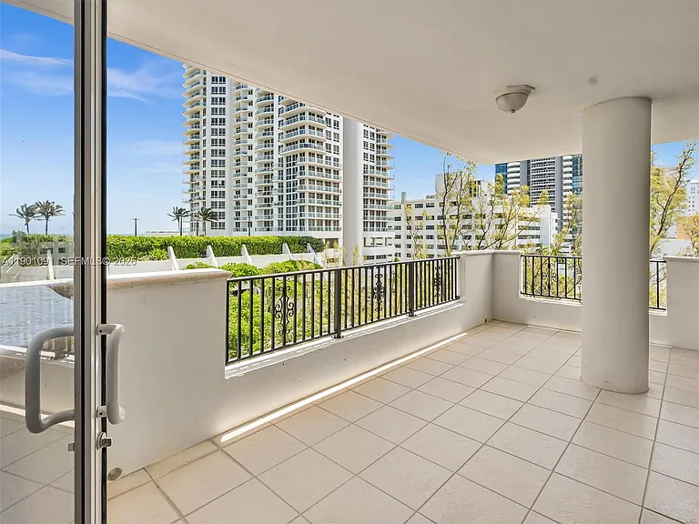 6422 Collins Ave #701 — Photo 3