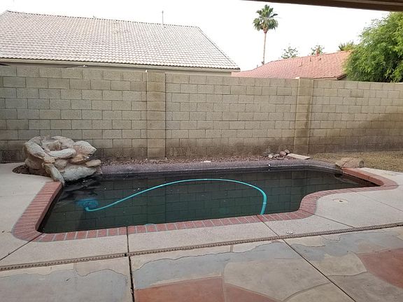 3rd image of 1288 E Linda Ln