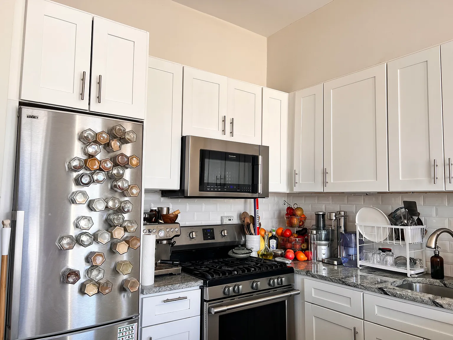 1 bed, 437 sqft, $3,050 — Photo 3