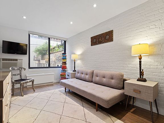 4th image of 23 E 10th St APT 804