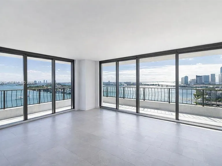 555 NE 15th St #20A — Photo 15