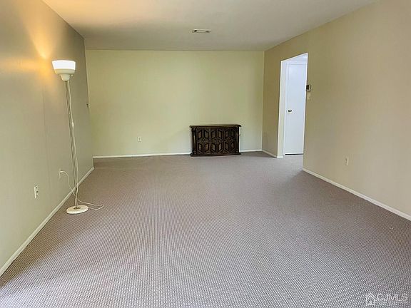 5th image of 103 Sharon Garden Ct
