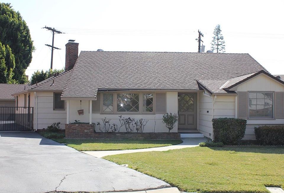 1st image of 302 Parkwood Dr