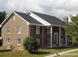 136 Roberts Ln SE, Floyd, VA 24091