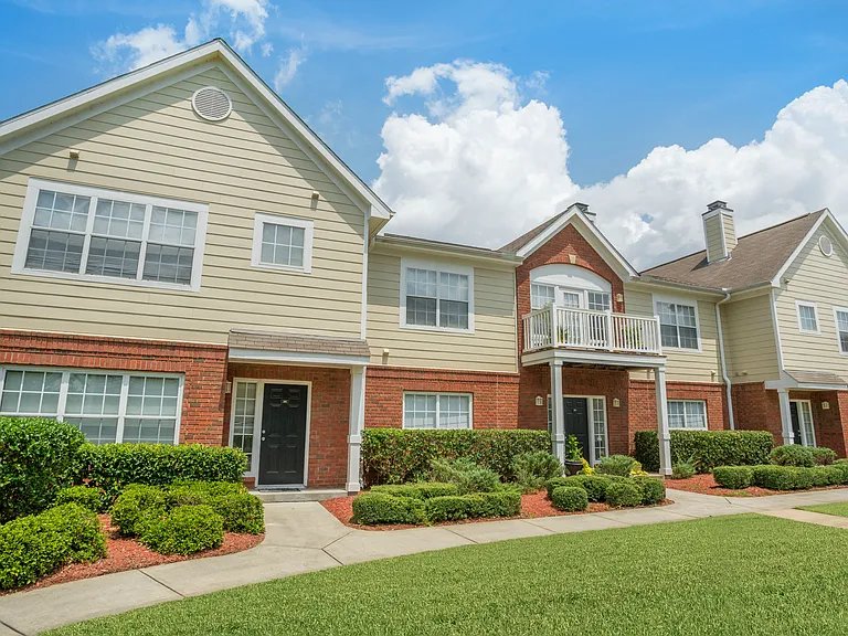 Greenbrier Estates Apartments — Photo 9