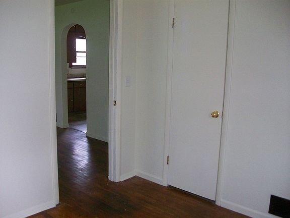 4th image of 310 E Louis St