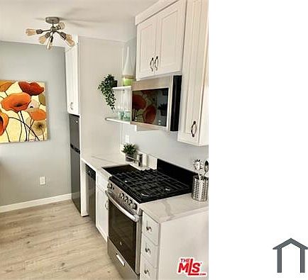 3rd image of 613 S Prairie Ave #9