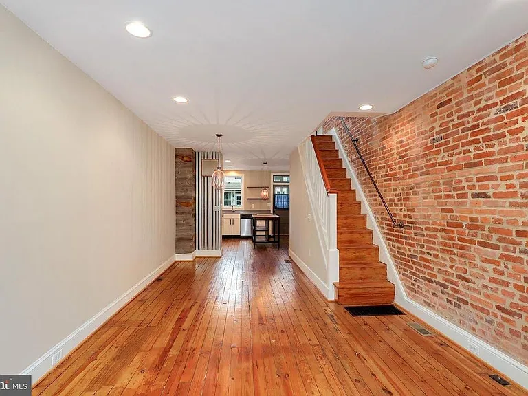 29 N Curley St — Photo 2