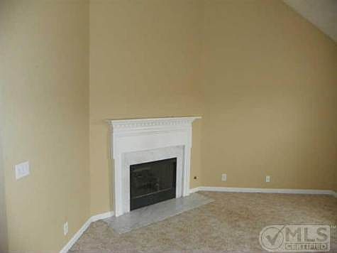 4th image of 218 Peachtree St