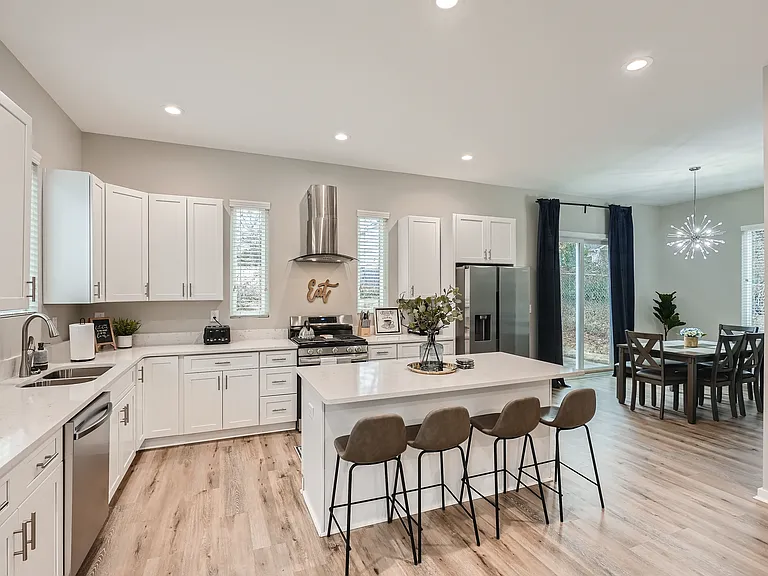 1089 Coleman St SW — Photo 5