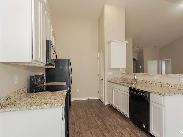 960 Joselynn Dr — Photo 4