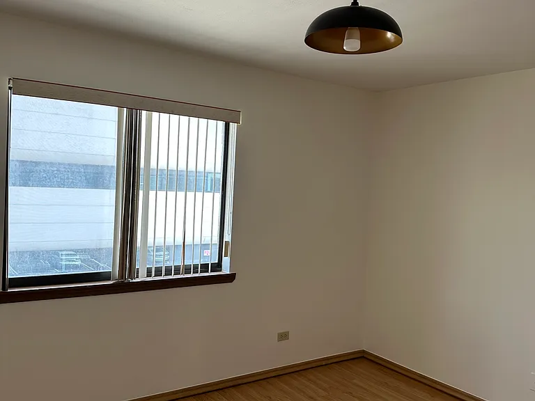 8424 W Catalpa Ave — Photo 2