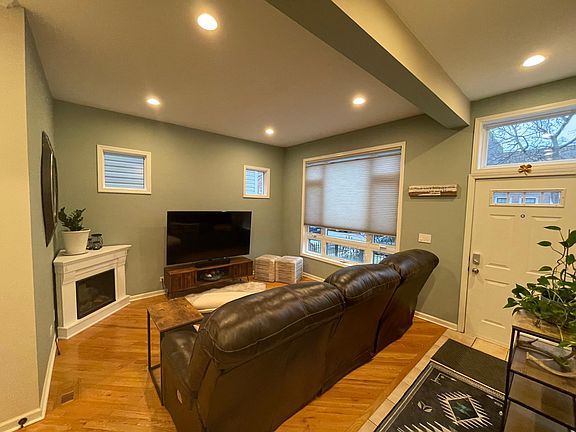 2nd image of 2717 N Artesian Ave Unit 1