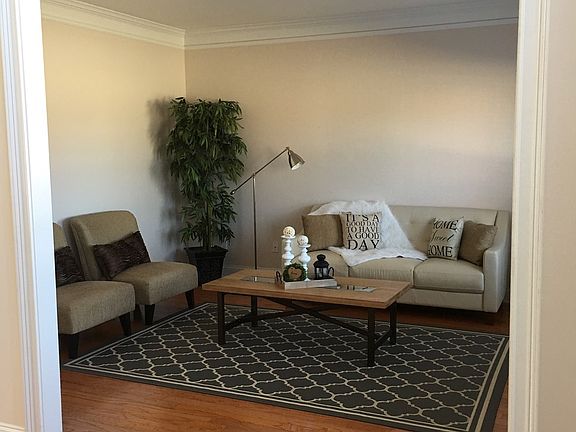 3rd image of 1000 Rowanshyre Cir