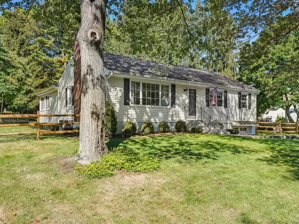 27 Poplar Street, Trumbull, CT 06611