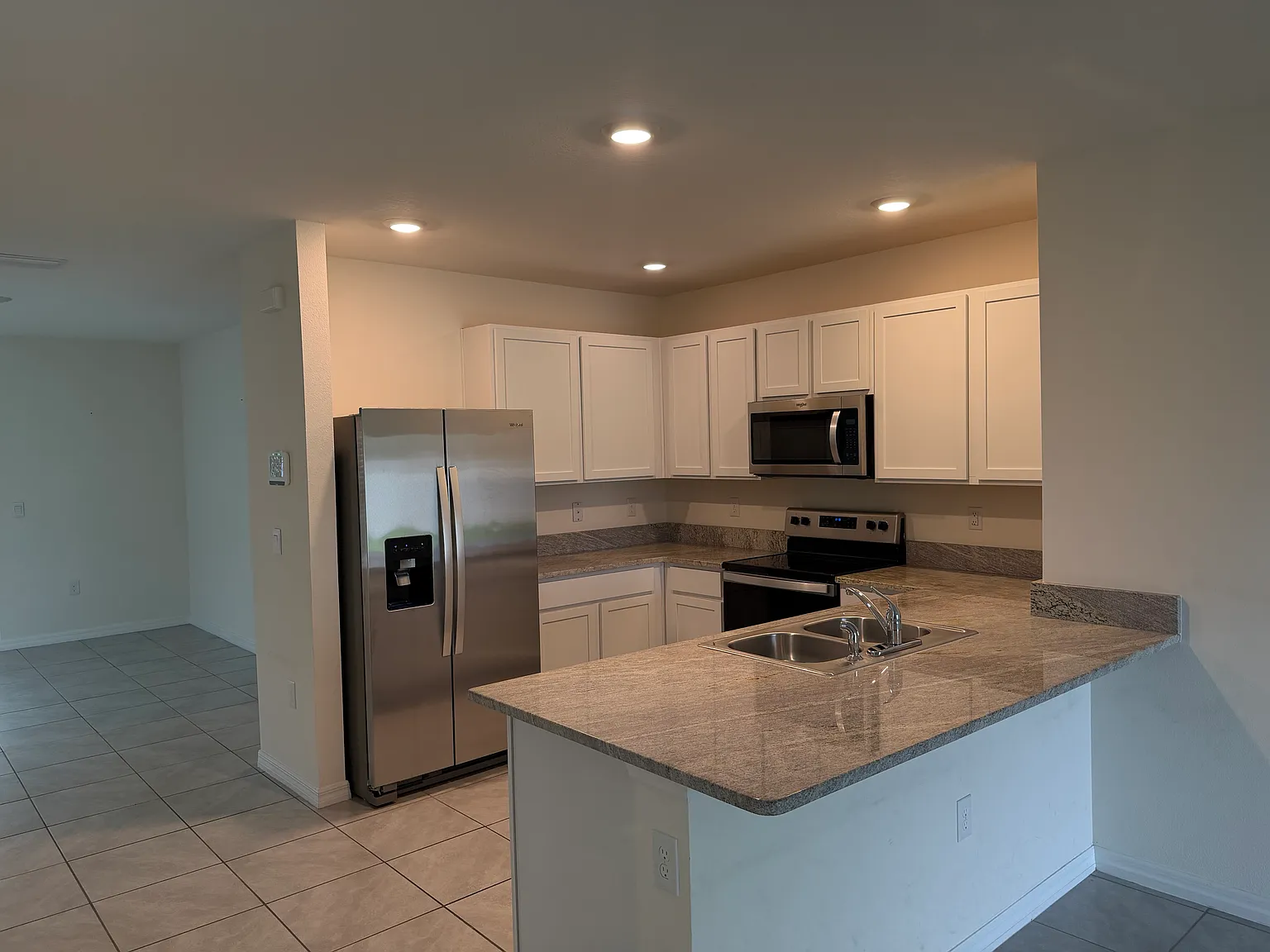 3 bed, 2000 sqft, $2,250 — Photo 2
