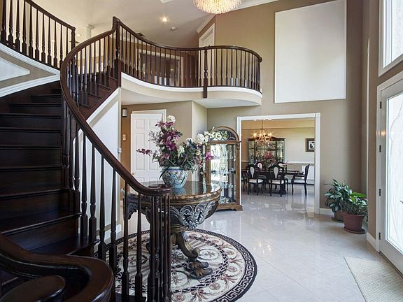 2nd image of 17 Crest Circle Dr