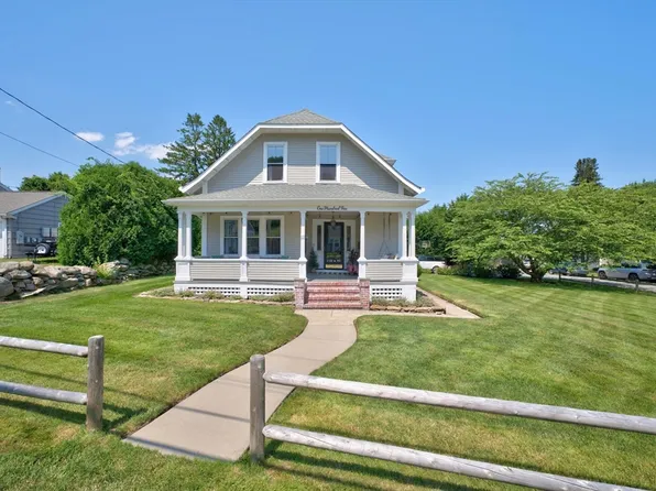 105 Rockland St, Dartmouth, MA 02748