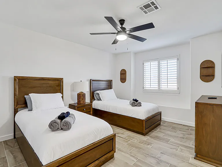 Bedroom with twin beds!