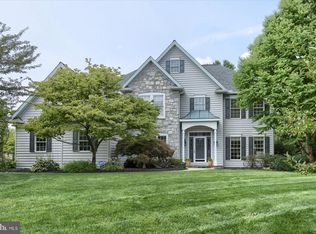 2 Lichfield Ln, Lancaster, PA 17601