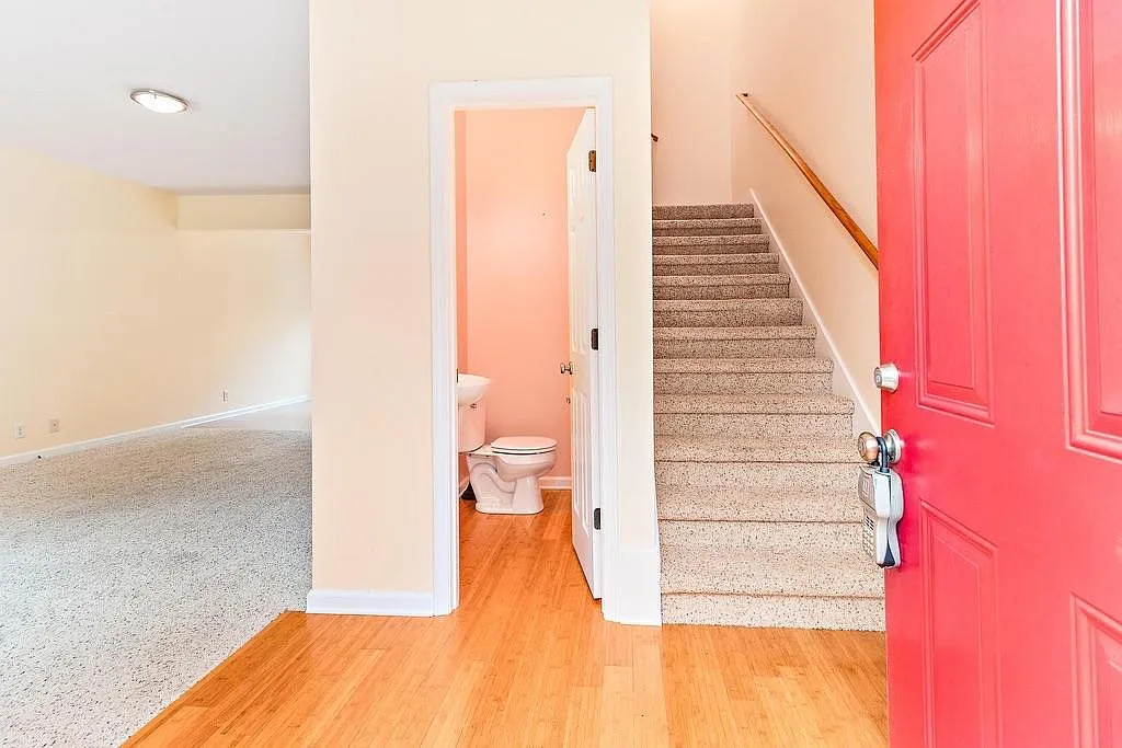 2 bed, 2.5 bath, 1272 sqft, $1,300 — Photo 2