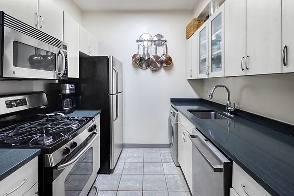 Rented by Douglas Elliman | media 4