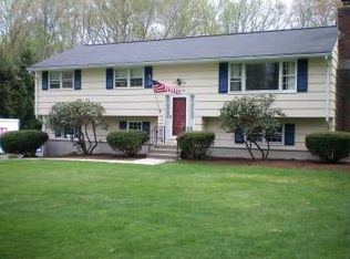 72 Baldwin Dr, Guilford, CT 06437