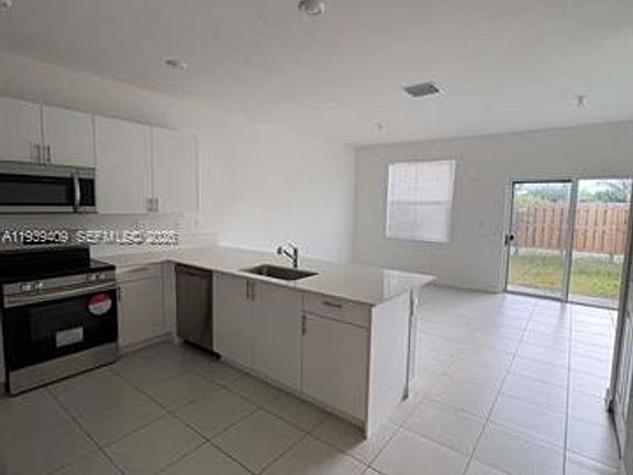 4th image of 29240 SW 163rd Ct #Townhouse 29240