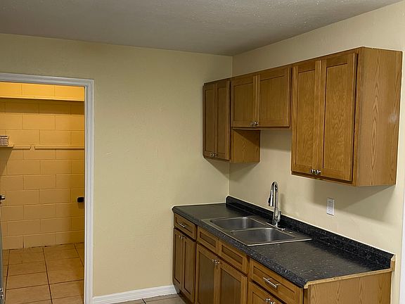 2nd image of 1208 W 20th St