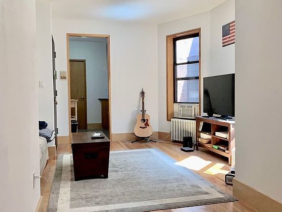 3rd image of 211 W 21st St APT 5E