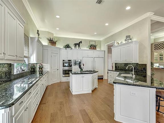 3rd image of 5894 Arrowhead Dr