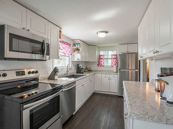 3rd image of 6039 Crabtree Ln